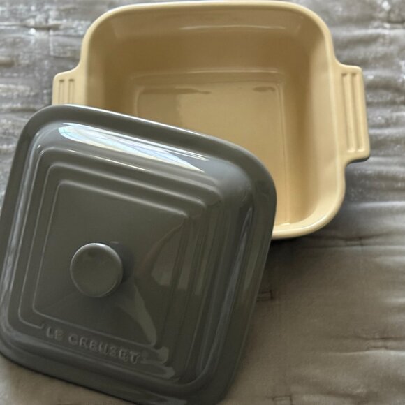 Le Creuset 3 Qt. Square Casserole Stoneware with Lid - Picture 3 of 5